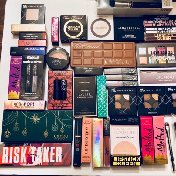 💄💄Luxury Brand Makeup Mystery Box💄💄 - Picture 4 of 8